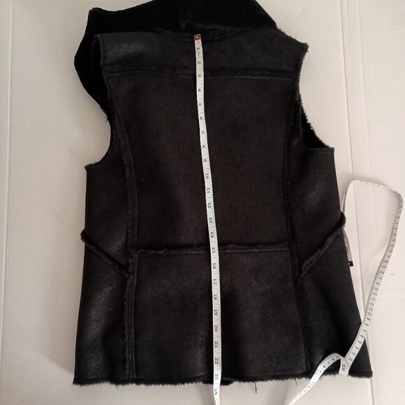 Cupcakes and Cashmere BaddieVest Black Faux Fur/Suede Asymmetrical Women’s S NWT - Picture 14 of 16